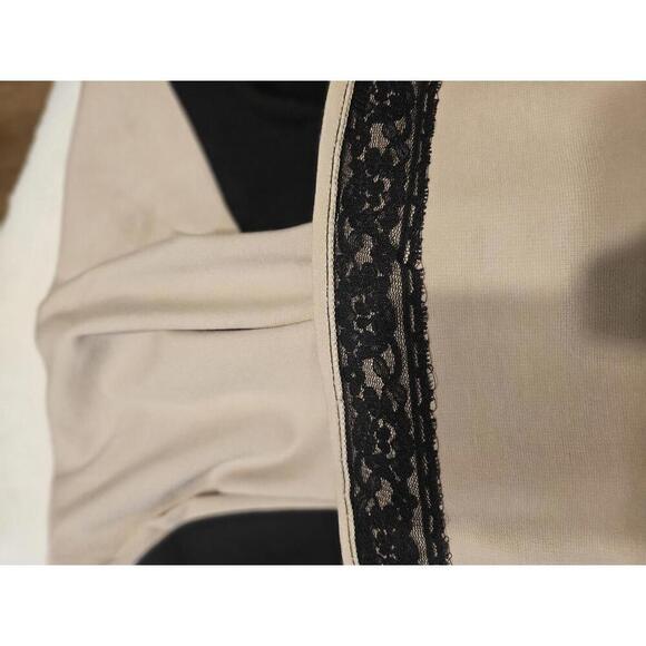 Doncaster Elegant Two-Tone Sleeveless Dress - Picture 7 of 11